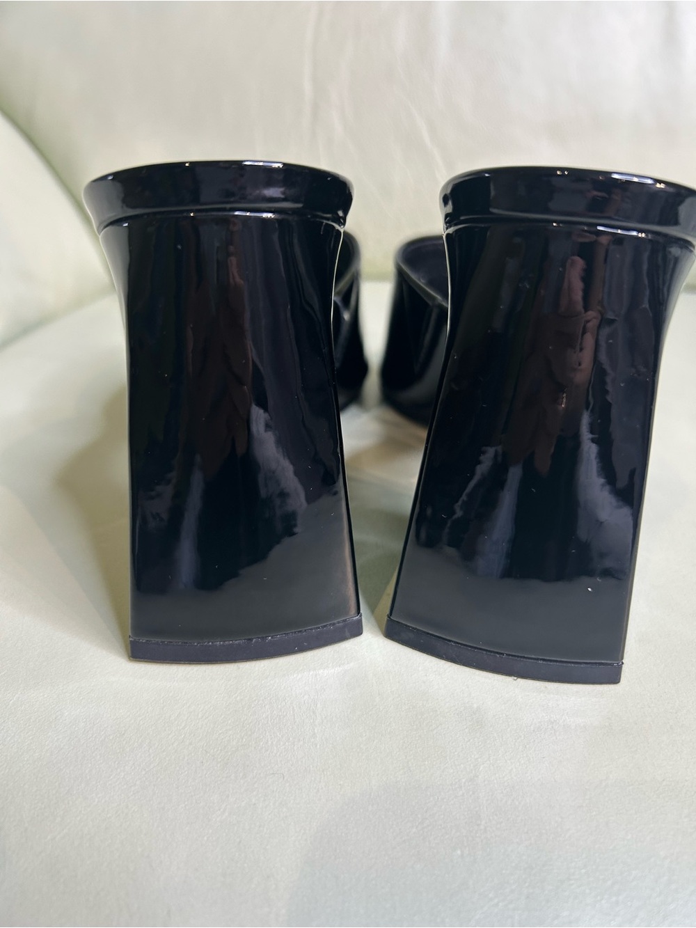 Sleek Black Patent Block Heel Mules - Picture 4 of 8
